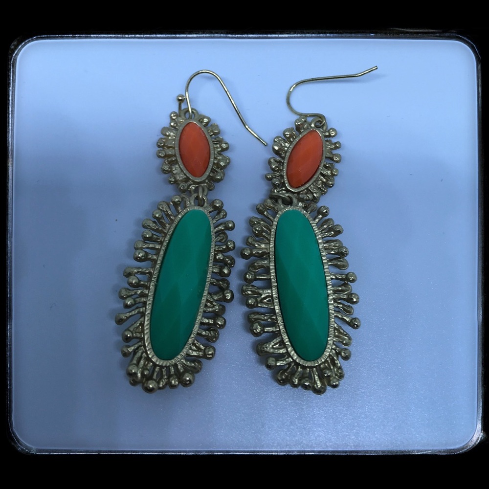 Ladies Fashionable Pierced Earrings